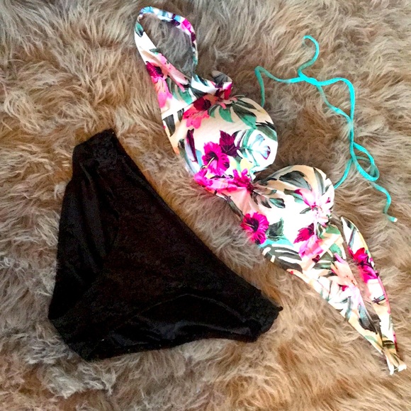 Bathing suit - Picture 1 of 6